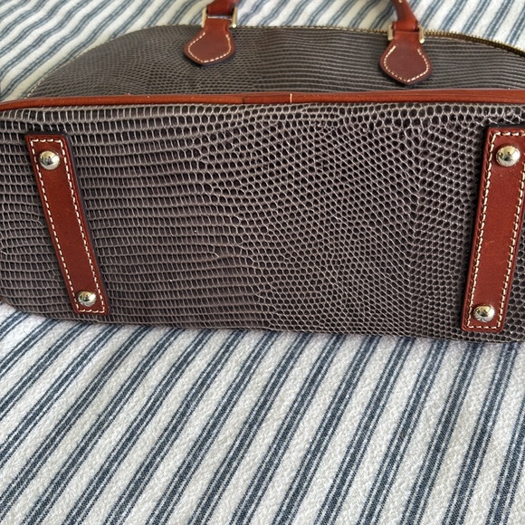 Dooney and Bourke lizard embossed zip zip satchel - Picture 5 of 5
